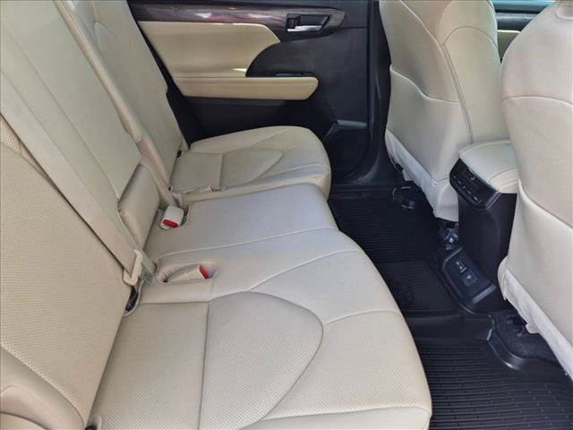 Used 2023 Toyota Highlander Limited FWD image 20
