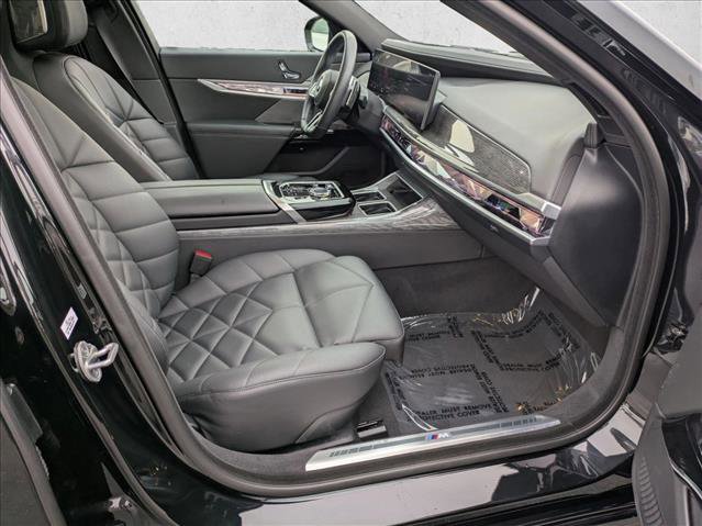 Used 2023 BMW 740i image 23