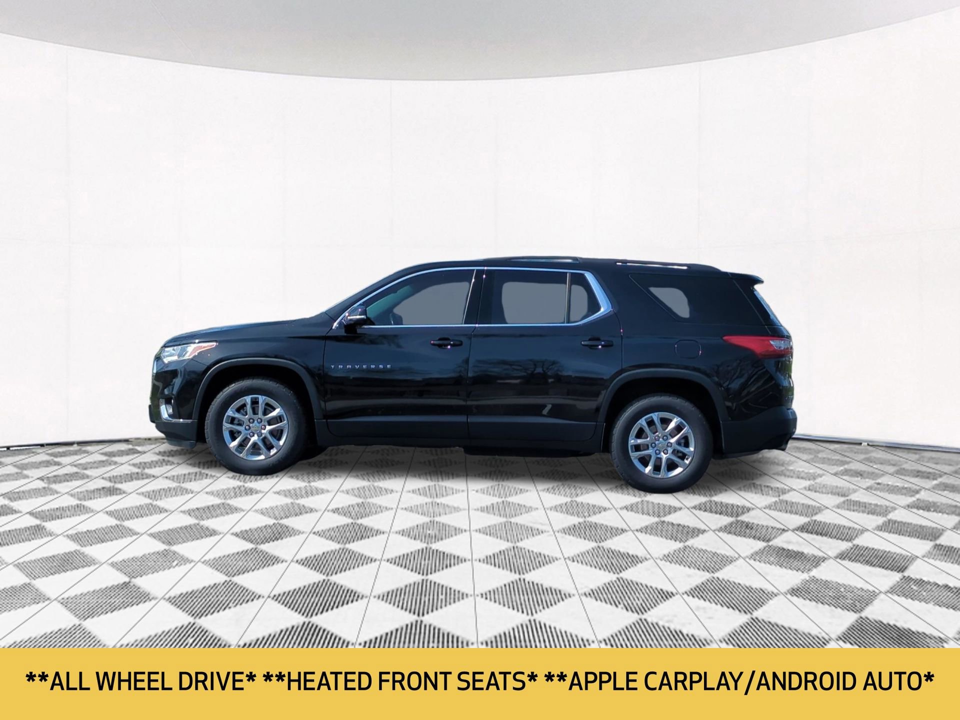 Used 2020 Chevrolet Traverse LT image 2