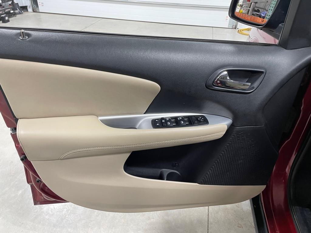 Used 2011 Dodge Journey Mainstreet w/ Popular Equipment Group AWD/4WD image 12