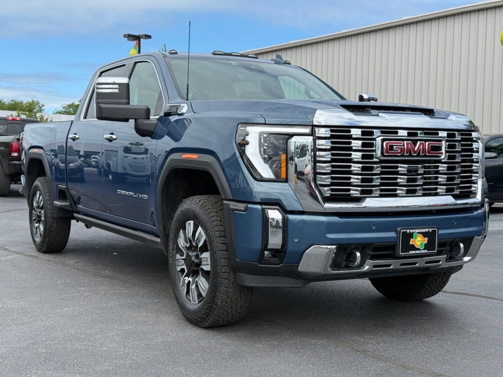 Used 2024 GMC Sierra 2500 Denali w/ Technology Package image 2