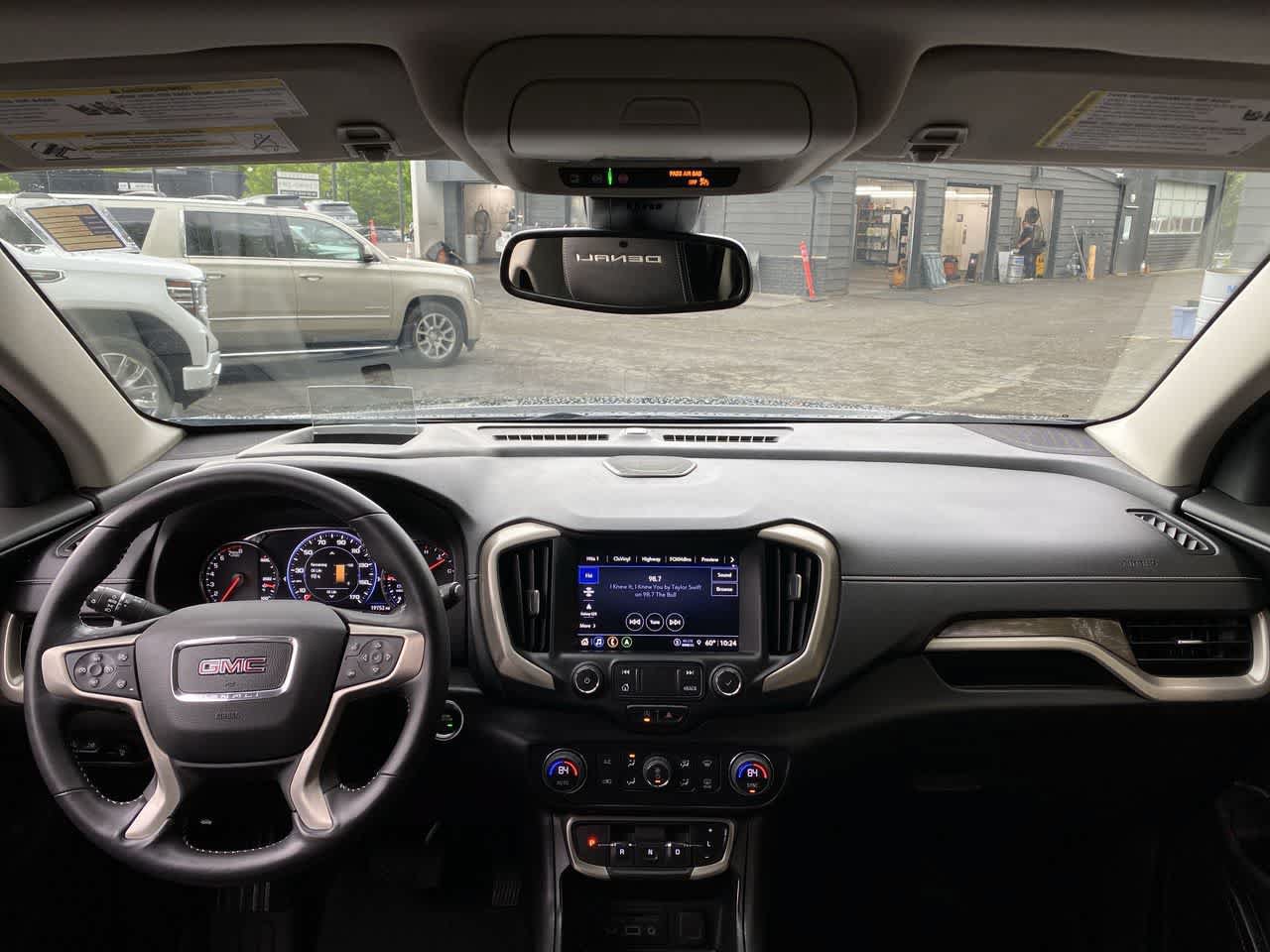 Used 2022 GMC Terrain Denali w/ Denali Premium Package AWD/4WD image 11