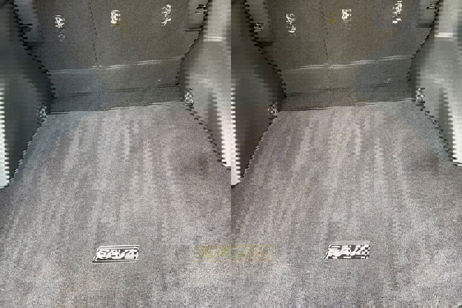 Used 2019 Toyota RAV4 XSE w/ Carpet Mat Package image 18