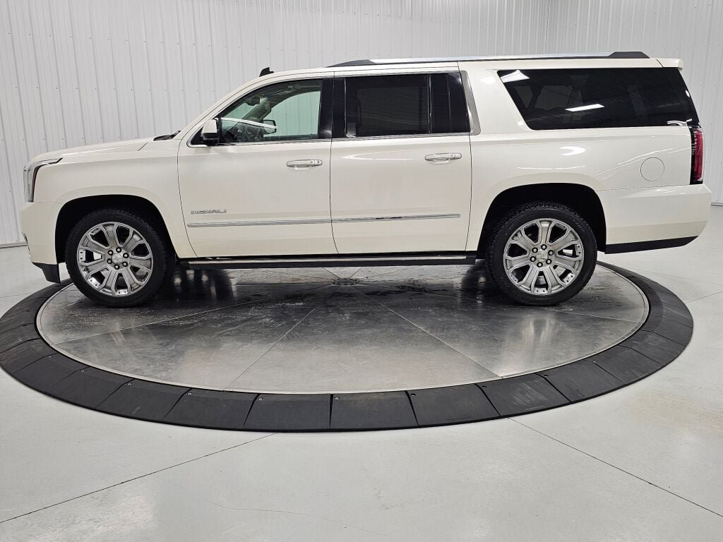 Used 2015 GMC Yukon XL Denali w/ Touring Package RWD image 2