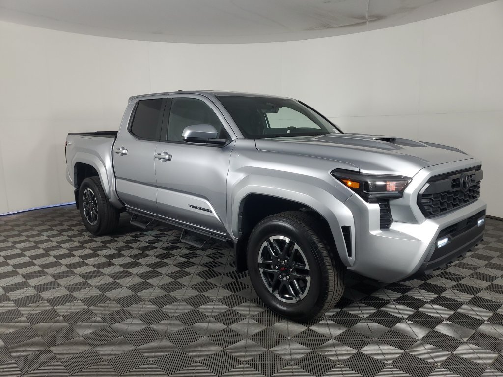 Used 2025 Toyota Tacoma TRD Sport RWD image 2