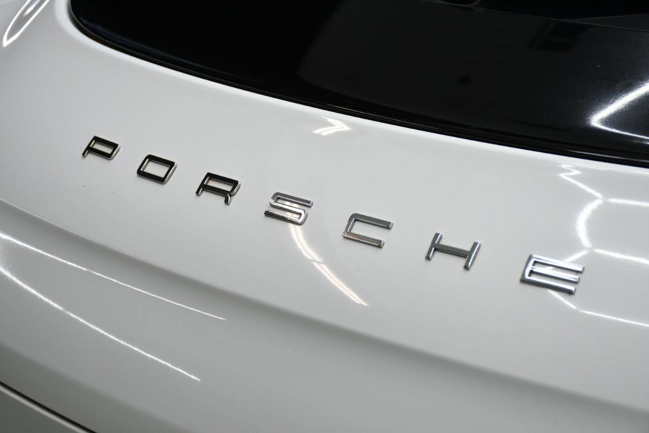 Used 2016 Porsche Panamera 4 AWD/4WD image 5