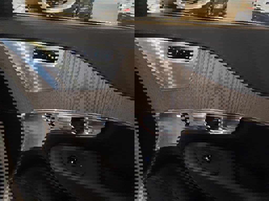 Certified 2024 Volvo XC90 T8 Ultimate w/ Lounge Package image 12