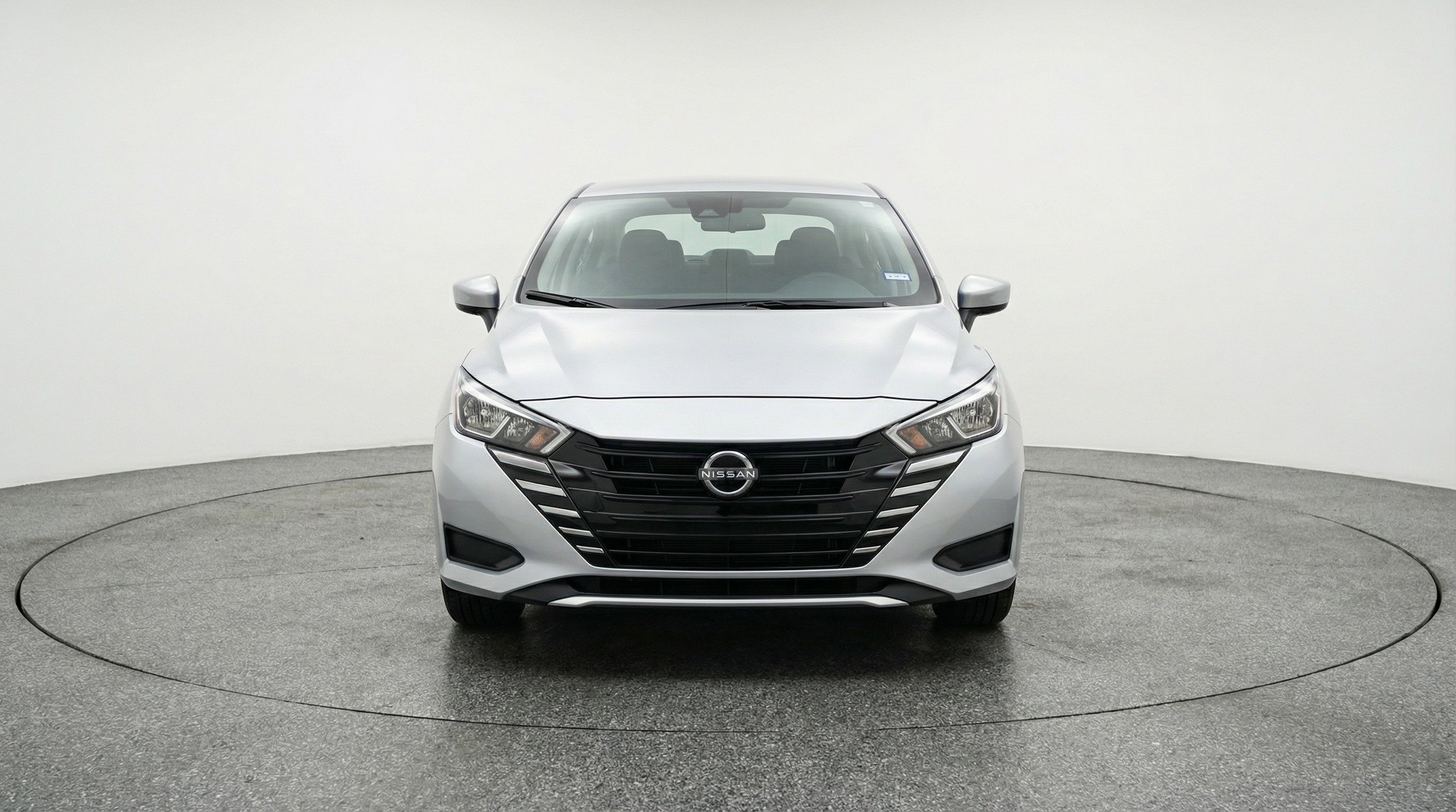 Used 2025 Nissan Versa SV image 2