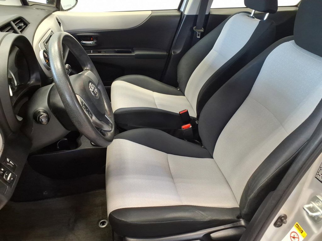Used 2014 Toyota Yaris LE image 15