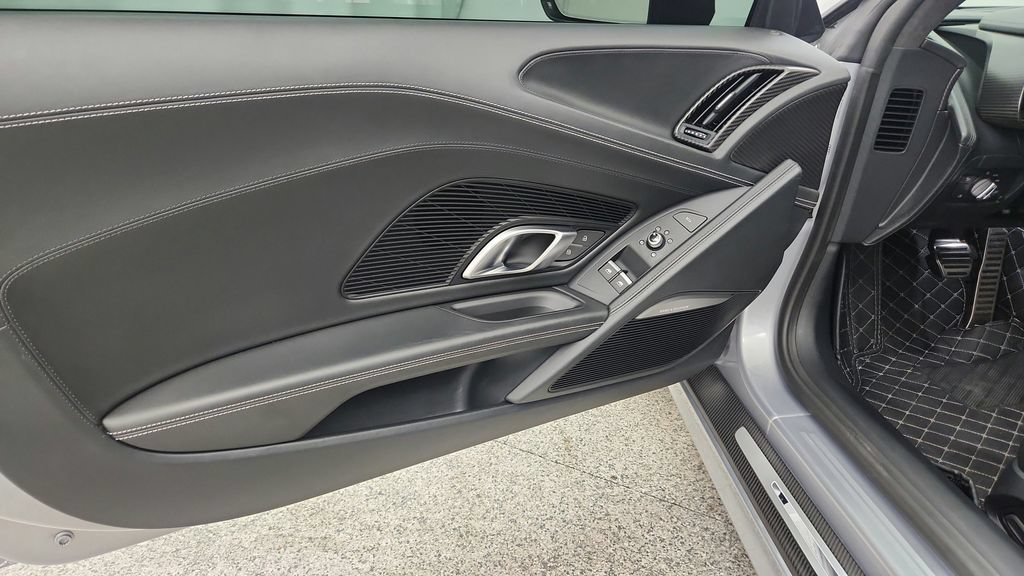 Used 2017 Audi R8 V10 plus AWD/4WD image 22