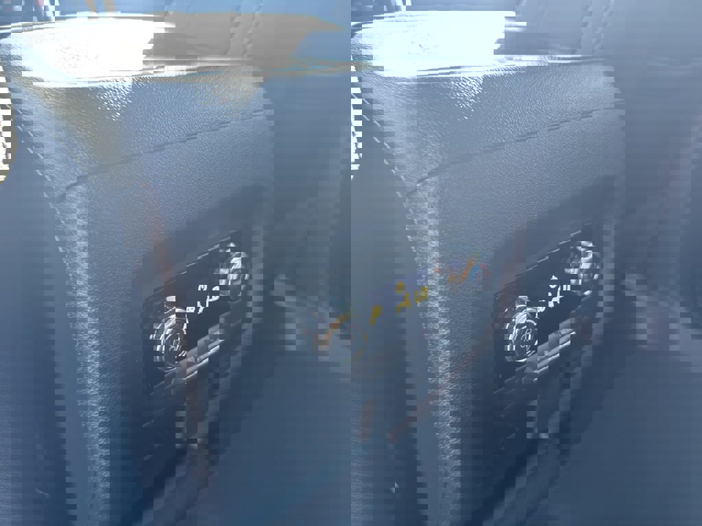 Used 2025 GMC Acadia Elevation image 30