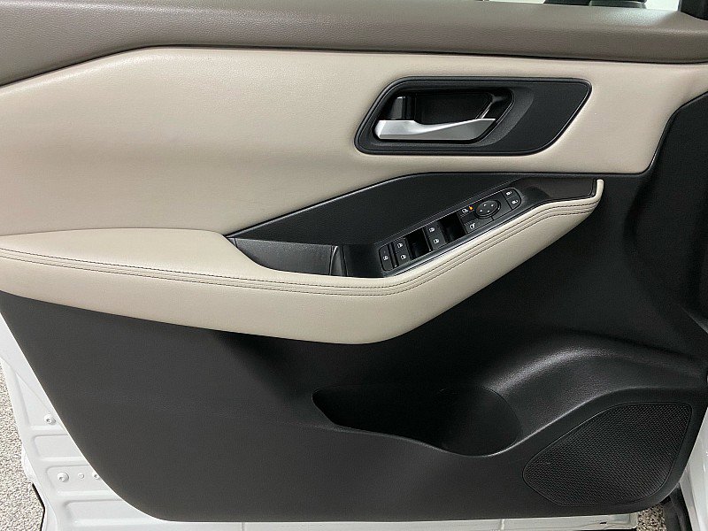 Used 2025 Nissan Rogue SV image 9