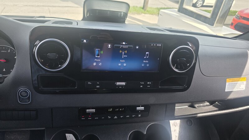 Used 2025 Mercedes-Benz Sprinter 2500 image 15