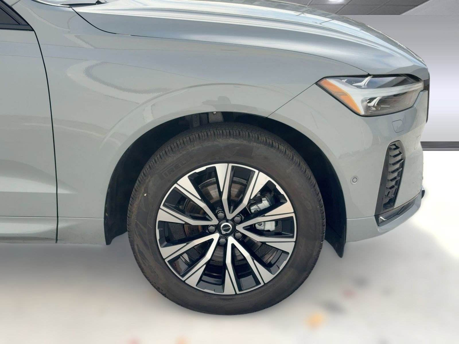 Certified 2025 Volvo XC60 B5 Plus image 12