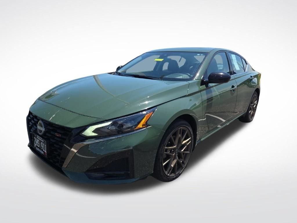 Used 2025 Nissan Altima 2.5 SR w/ SR Premium Package AWD/4WD image 8