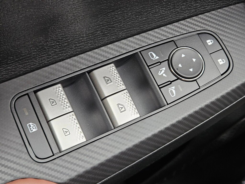 New 2025 Mitsubishi Outlander SEL image 17