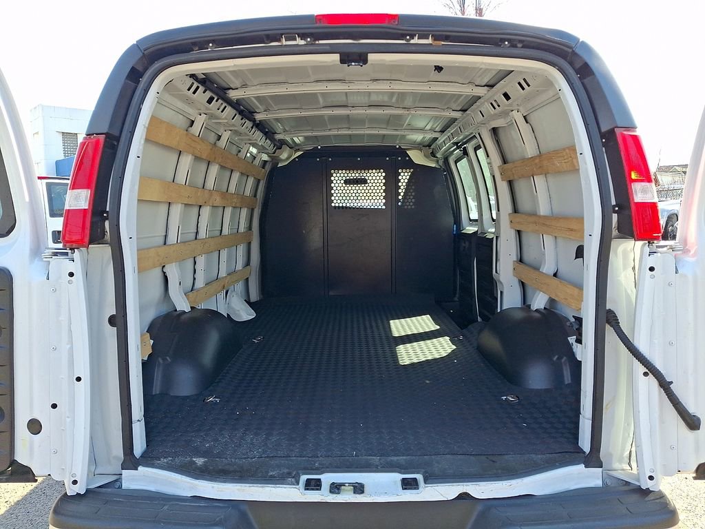 Used 2024 GMC Savana 2500 w/ Driver Convenience Package image 28