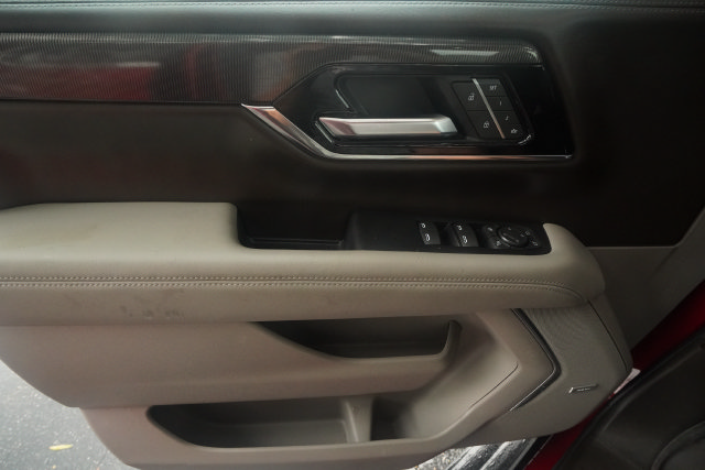 Used 2025 GMC Yukon Elevation AWD/4WD image 11