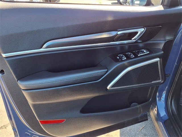 Used 2025 Kia Telluride S image 11
