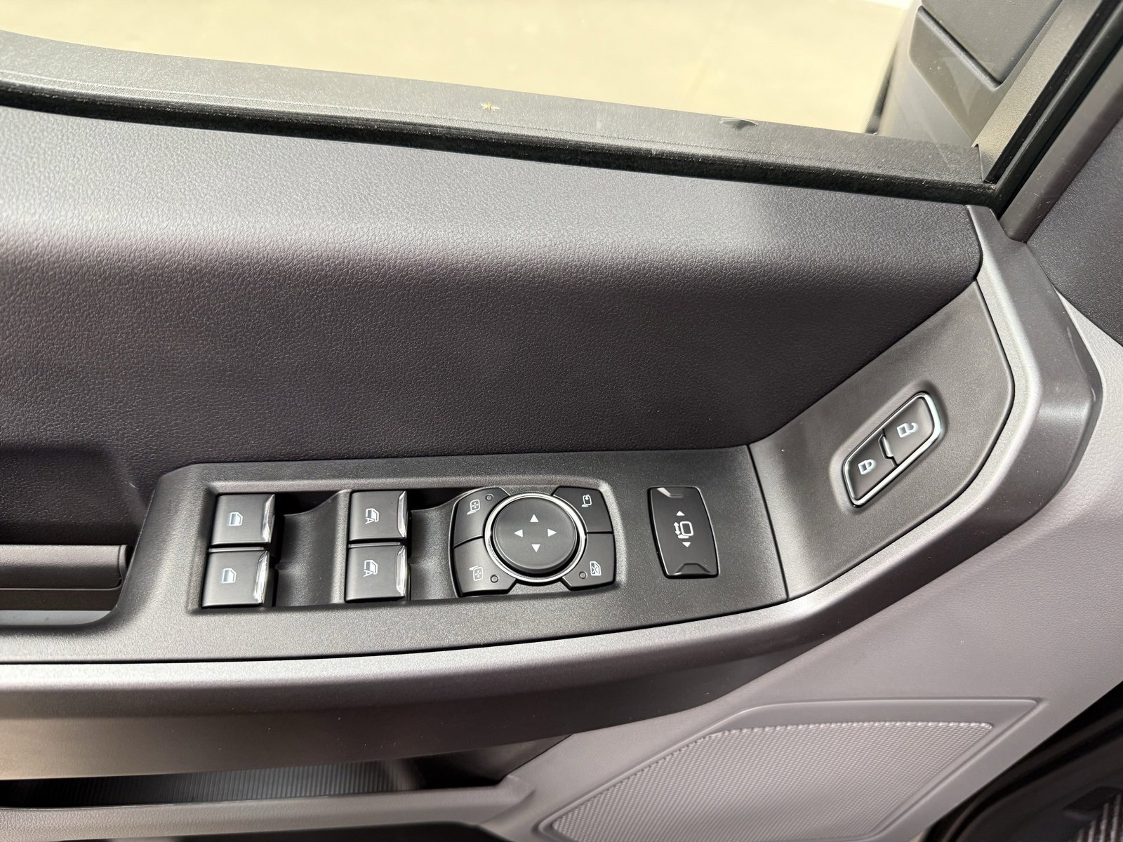 New 2025 Ford F450 XLT w/ XLT Value Package image 10