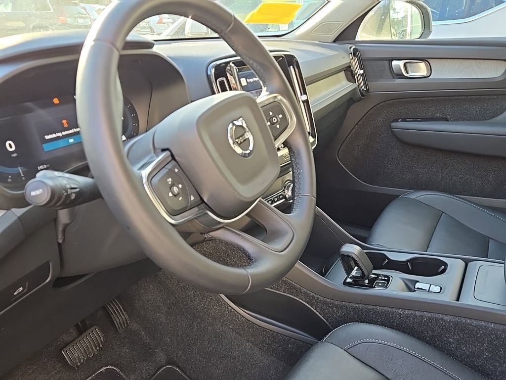 Certified 2025 Volvo XC40 B5 Core image 13