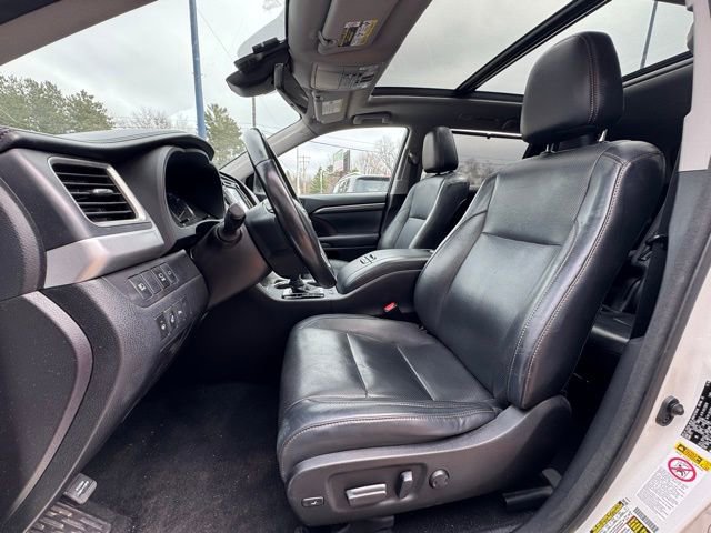 Used 2017 Toyota Highlander Limited Platinum AWD/4WD image 10