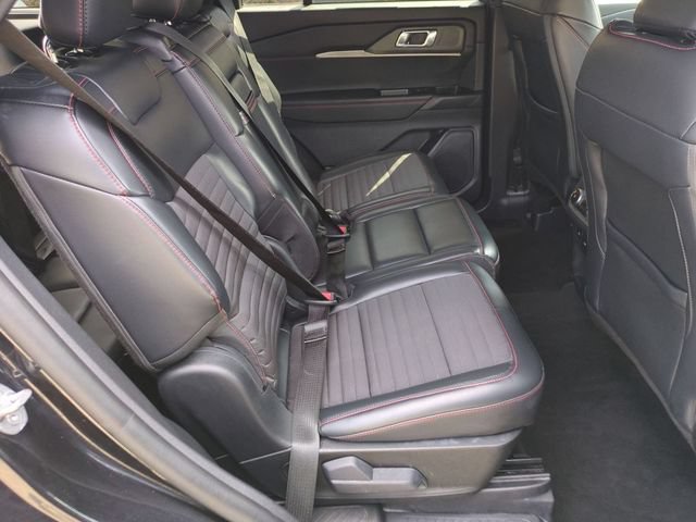 Used 2025 Ford Explorer ST-Line w/ ST-Line Street Pack AWD/4WD image 30