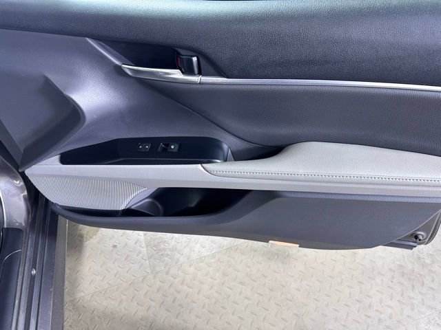 Used 2020 Toyota Camry XLE image 9
