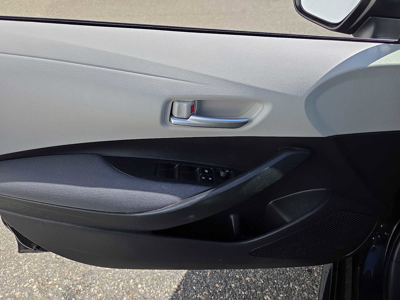 Used 2020 Toyota Corolla LE image 13