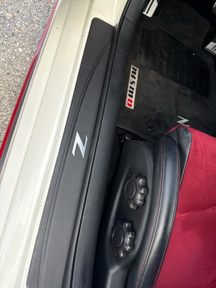 Used 2017 Nissan 370Z NISMO image 37