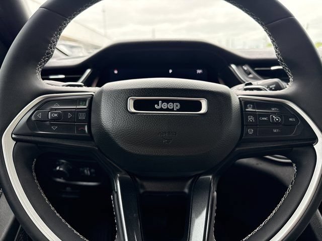 Used 2023 Jeep Grand Cherokee Altitude AWD/4WD image 20