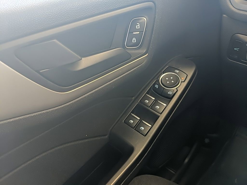 Used 2022 Ford Escape SE w/ SE Sport Appearance Package image 28