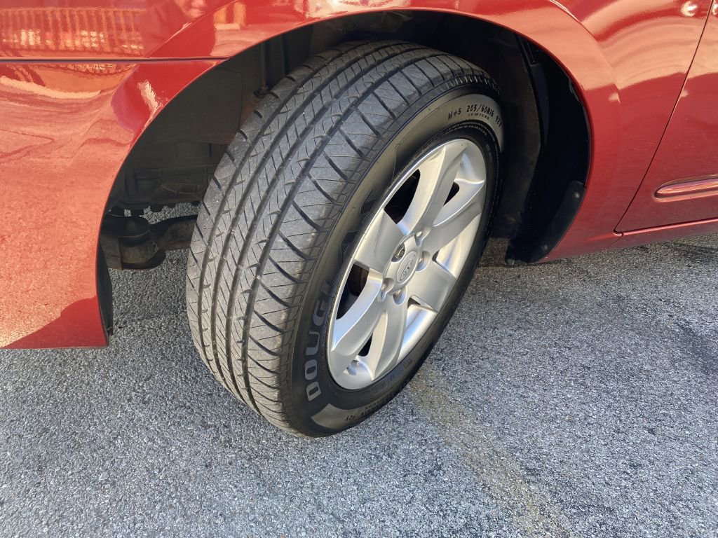 Used 2008 Kia Rondo LX w/ Convenience Pkg image 14