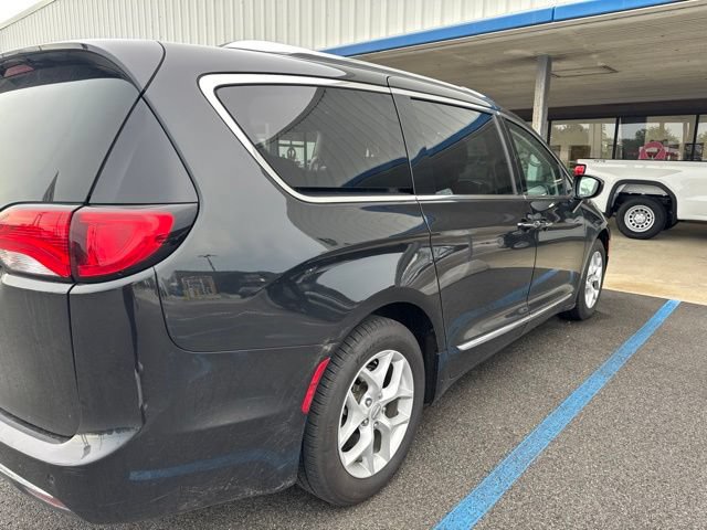 Used 2017 Chrysler Pacifica Touring-L Plus w/ Tire & Wheel Group FWD image 2
