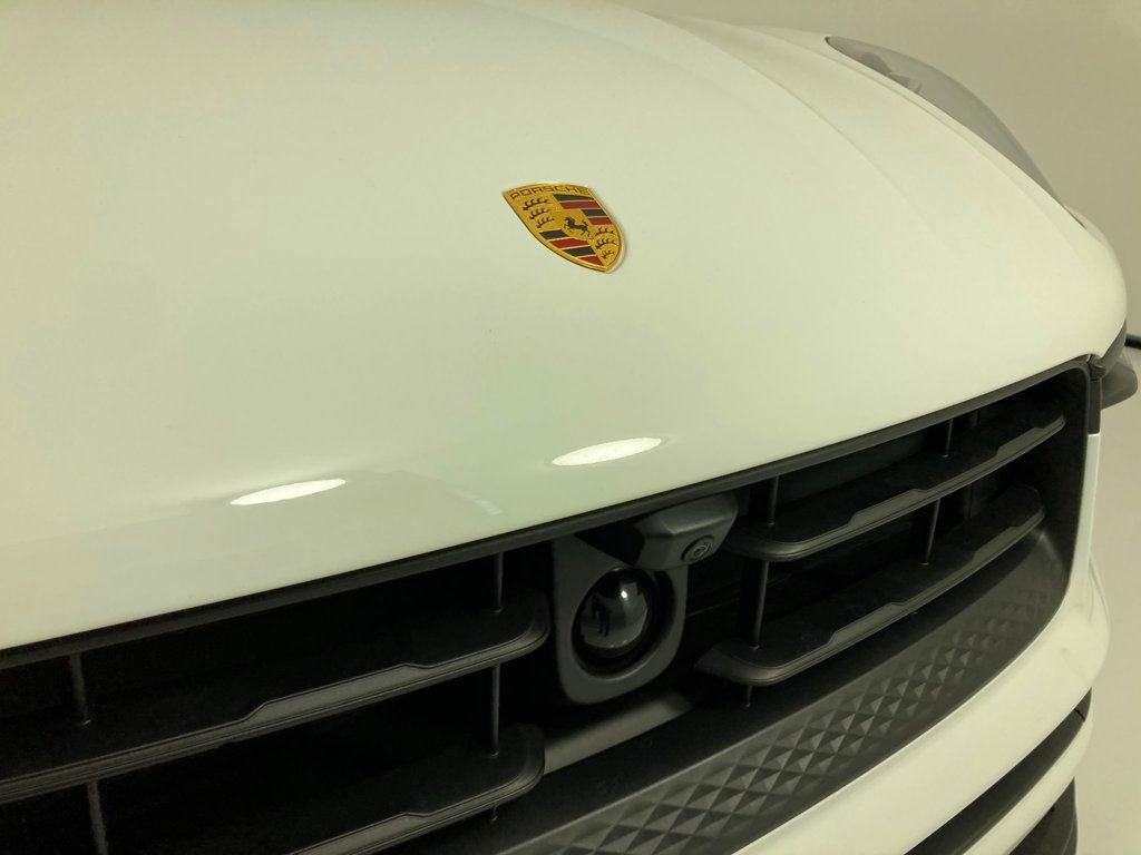 Certified 2022 Porsche Macan AWD/4WD image 27
