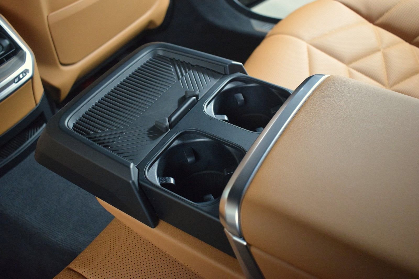 Used 2025 BMW 740i xDrive image 22