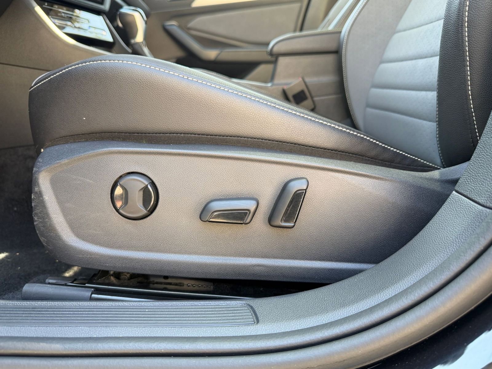 Used 2025 Volkswagen Jetta SE image 22