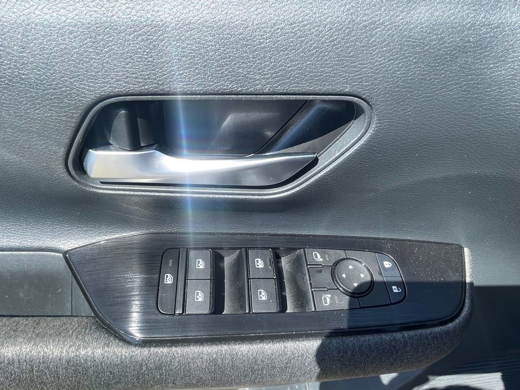 Used 2025 Nissan Kicks SV image 11