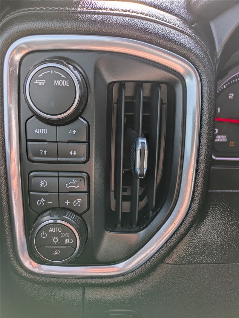 Used 2020 Chevrolet Silverado 2500 LTZ w/ LTZ Plus Package AWD/4WD image 29