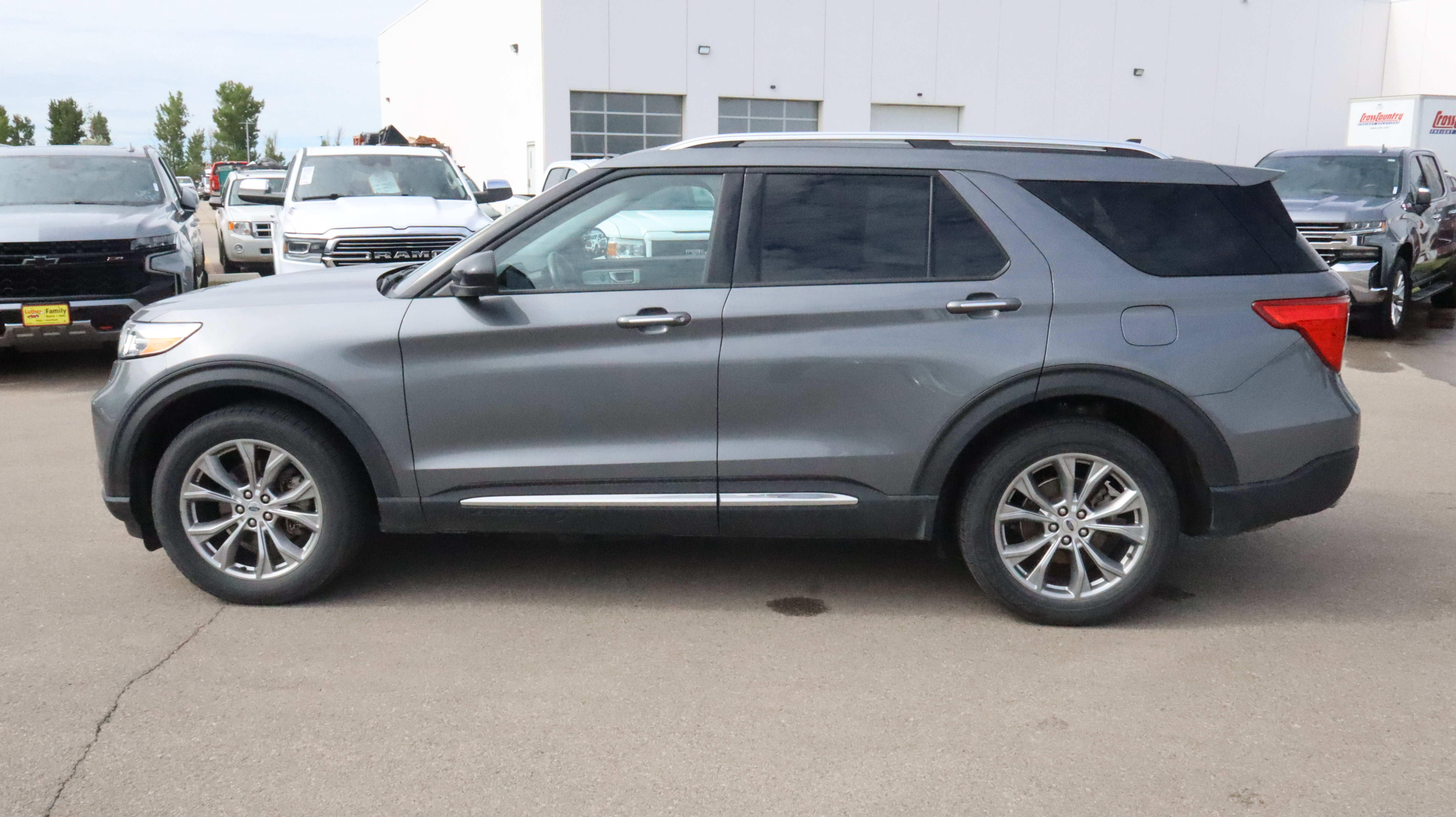 Used 2022 Ford Explorer Limited AWD/4WD image 4
