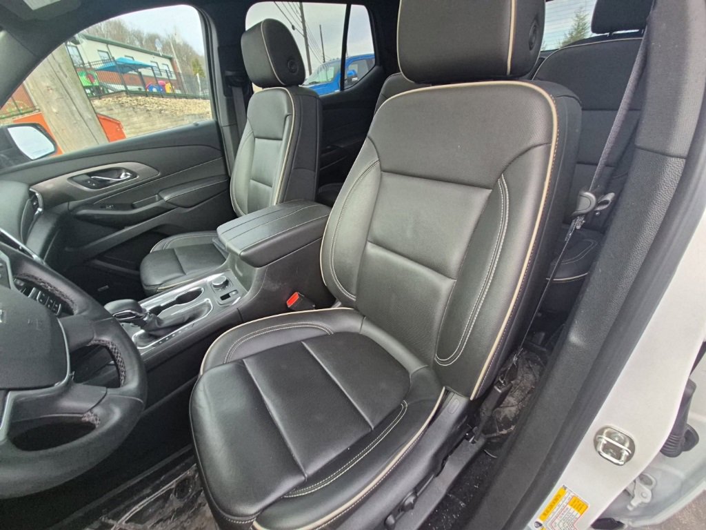 Used 2023 Chevrolet Traverse Premier w/ Redline Edition image 11