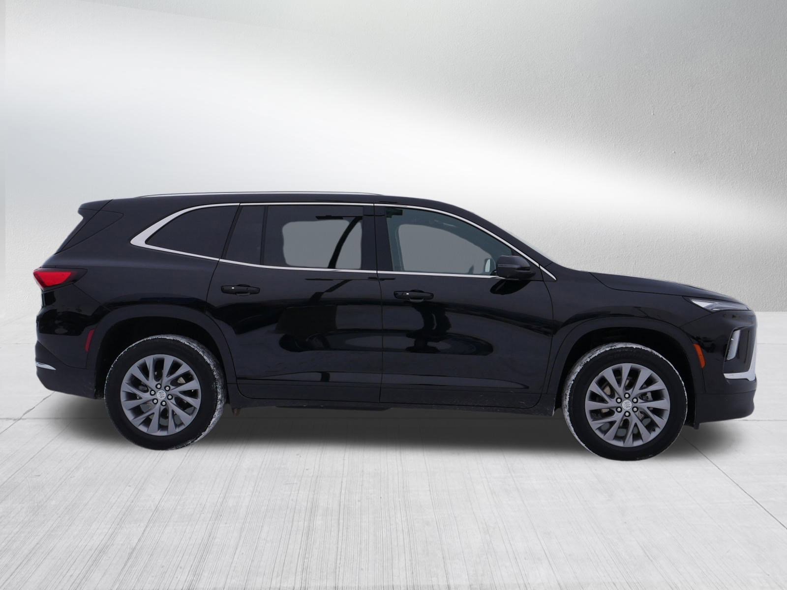 Used 2025 Buick Enclave Preferred image 8