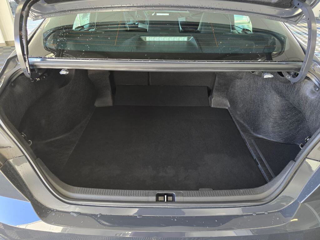 Used 2025 Toyota Camry SE image 16