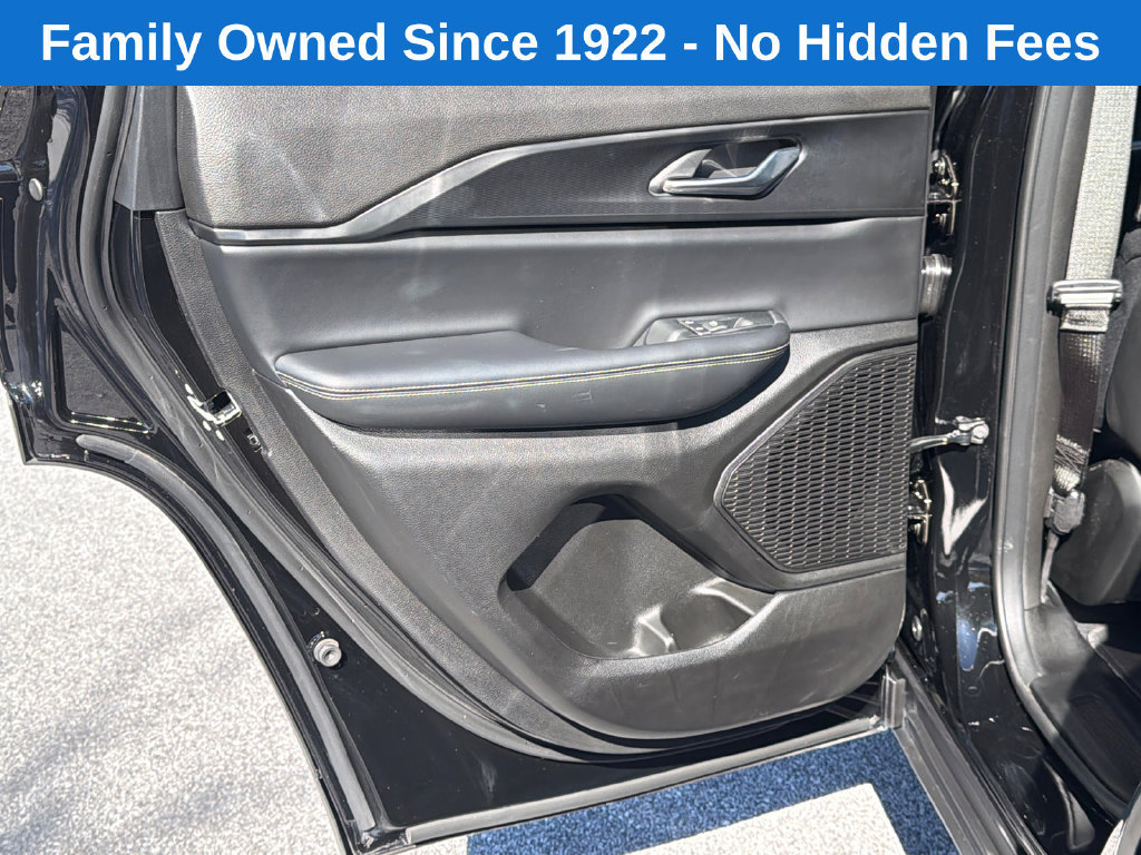 Used 2025 Jeep Grand Cherokee Laredo AWD/4WD image 21