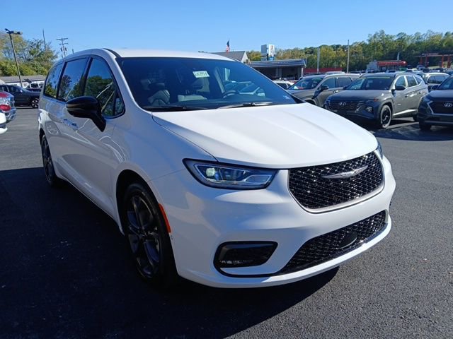 New 2026 Chrysler Pacifica Select image 7