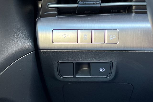 Used 2025 Hyundai Kona SEL FWD image 36