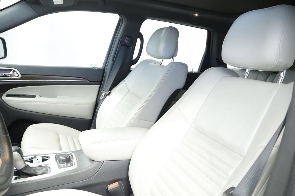 Used 2018 Jeep Grand Cherokee Limited AWD/4WD image 23