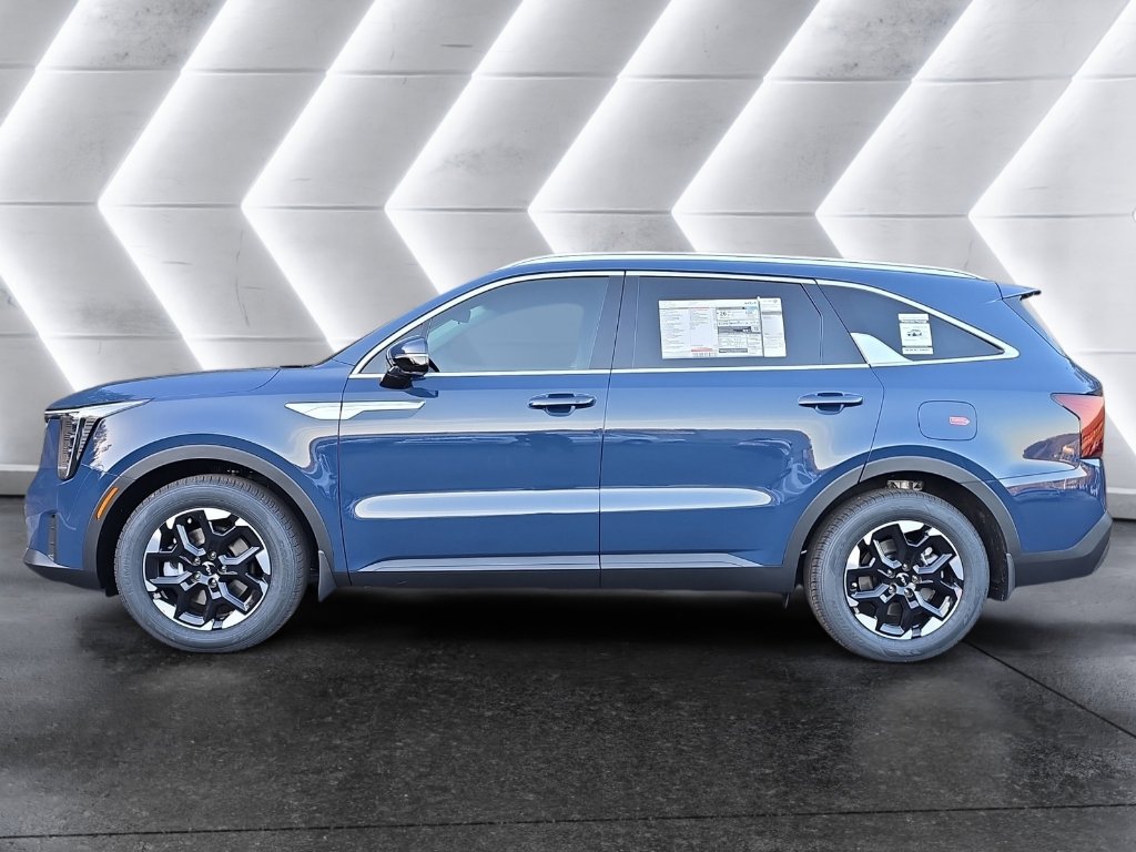 New 2025 Kia Sorento S image 2
