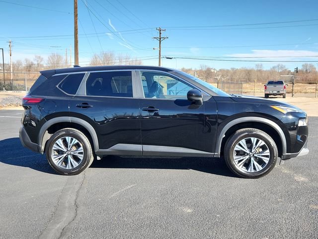 Used 2023 Nissan Rogue SV image 2
