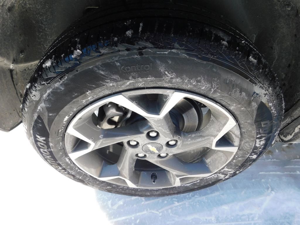 Used 2025 Chevrolet Trax LT w/ LT Convenience Package image 8